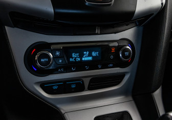 Подержанный автомобиль Ford Focus Hatchback 2012 года (16 фото)