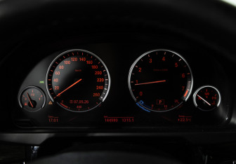 Подержанный автомобиль BMW X6 2015 года (12 фото)