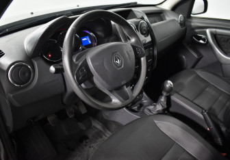 Подержанный автомобиль Renault Duster 2018 года (9 фото)