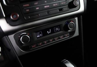 Подержанный автомобиль Volkswagen Polo Sedan 2017 года (13 фото)