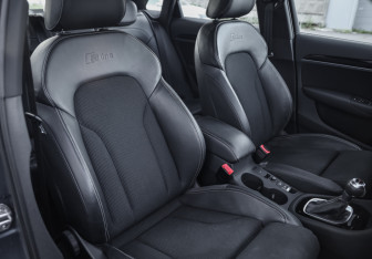 Подержанный автомобиль Audi Q3 2017 года (25 фото)