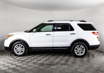 Подержанный автомобиль Ford Explorer 2014 года (8 фото)