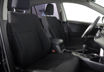 Подержанный автомобиль Toyota RAV4 2015 года (12 фото)