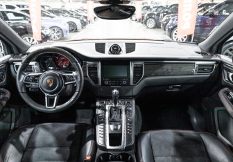 Подержанный автомобиль Porsche Macan 2016 года (21 фото)