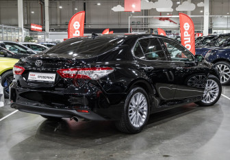Подержанный автомобиль Toyota Camry Sedan 2018 года (7 фото)