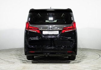Подержанный автомобиль Toyota Alphard 2019 года (6 фото)