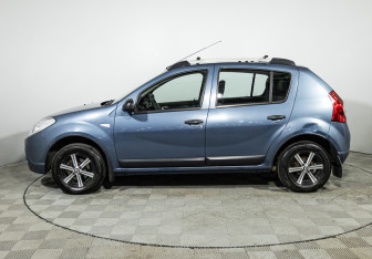 Подержанный автомобиль Renault Sandero 2012 года (8 фото)