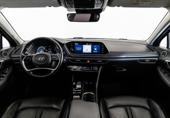 Подержанный автомобиль Hyundai Sonata 2020 года (13 фото)