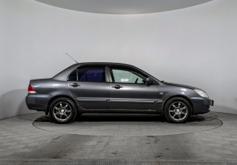 Подержанный автомобиль Mitsubishi Lancer Sedan 2006 года (4 фото)