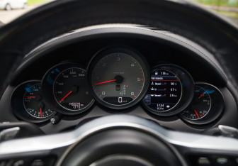 Подержанный автомобиль Porsche Cayenne 2017 года (13 фото)