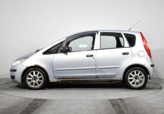 Подержанный автомобиль Mitsubishi Colt Hatchback 2008 года (8 фото)