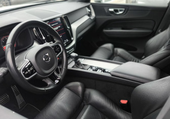 Подержанный автомобиль Volvo XC60 2019 года (23 фото)