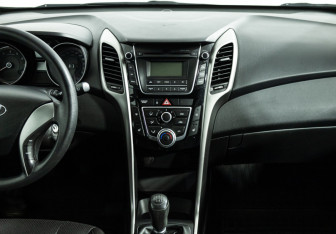 Подержанный автомобиль Hyundai i30 Hatchback 2014 года (14 фото)