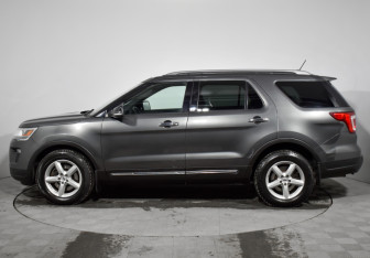 Подержанный автомобиль Ford Explorer 2018 года (8 фото)