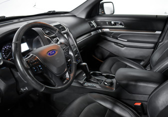 Подержанный автомобиль Ford Explorer 2018 года (9 фото)