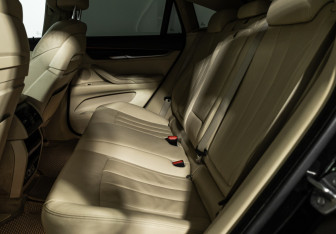 Подержанный автомобиль BMW X6 2015 года (10 фото)