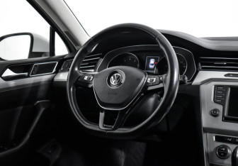 Подержанный автомобиль Volkswagen Passat Sedan 2015 года (19 фото)
