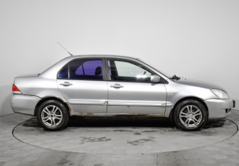 Подержанный автомобиль Mitsubishi Lancer Sedan 2007 года (4 фото)