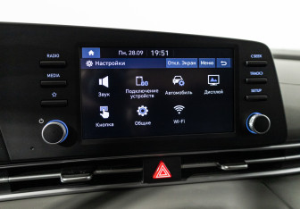 Подержанный автомобиль Hyundai Elantra Sedan 2022 года (17 фото)