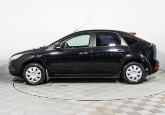 Подержанный автомобиль Ford Focus Hatchback 2011 года (8 фото)