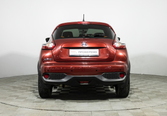 Подержанный автомобиль Nissan Juke 2014 года (6 фото)