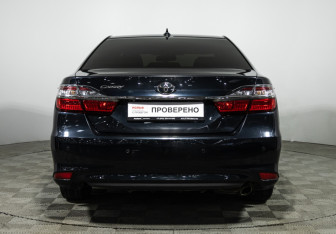Подержанный автомобиль Toyota Camry Sedan 2018 года (6 фото)
