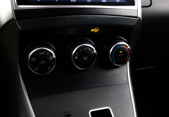 Подержанный автомобиль Toyota Verso 2013 года (15 фото)