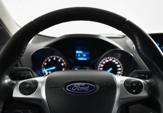 Подержанный автомобиль Ford Kuga 2014 года (14 фото)