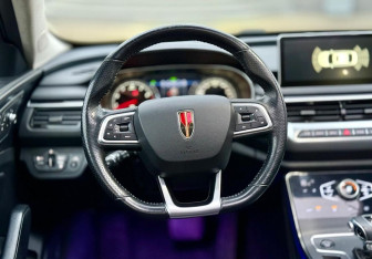 Подержанный автомобиль Hongqi H5 2022 года (12 фото)