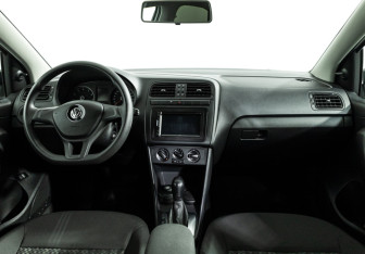 Подержанный автомобиль Volkswagen Polo Sedan 2019 года (13 фото)