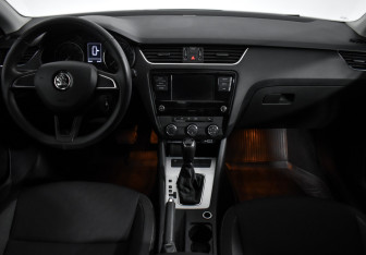 Подержанный автомобиль Skoda Octavia Liftback 2018 года (11 фото)
