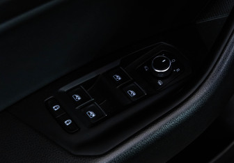 Подержанный автомобиль Volkswagen Touareg 2019 года (22 фото)