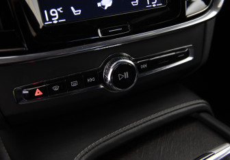 Подержанный автомобиль Volvo V90 Cross Country 2019 года (16 фото)