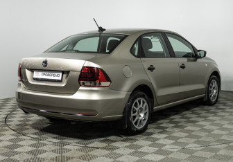 Подержанный автомобиль Volkswagen Polo Sedan 2017 года (5 фото)