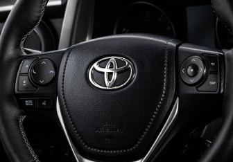 Подержанный автомобиль Toyota RAV4 2016 года (11 фото)