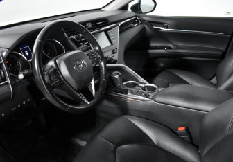 Подержанный автомобиль Toyota Camry Sedan 2018 года (9 фото)
