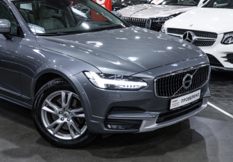Подержанный автомобиль Volvo V90 Cross Country 2019 года (7 фото)