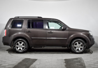 Подержанный автомобиль Honda Pilot 2013 года (4 фото)