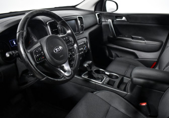 Подержанный автомобиль Kia Sportage 2017 года (9 фото)