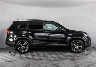 Подержанный автомобиль Kia Sorento 2017 года (4 фото)