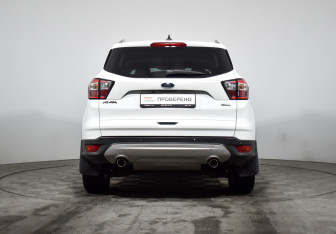 Подержанный автомобиль Ford Kuga 2016 года (6 фото)