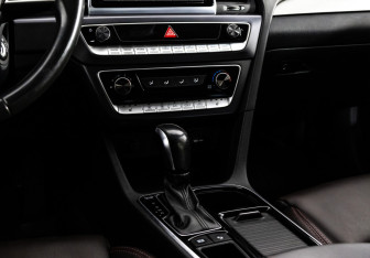 Подержанный автомобиль Hyundai Sonata 2019 года (13 фото)