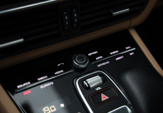 Подержанный автомобиль Porsche Cayenne 2021 года (20 фото)
