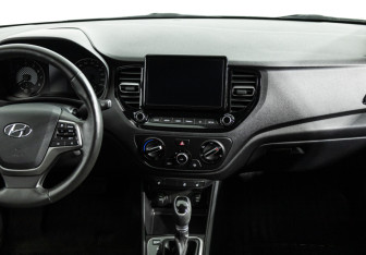 Подержанный автомобиль Hyundai Solaris Sedan 2021 года (14 фото)