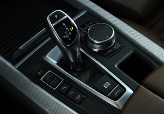 Подержанный автомобиль BMW X5 2017 года (18 фото)