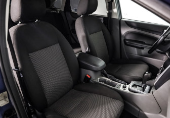 Подержанный автомобиль Ford Focus Sedan 2009 года (13 фото)