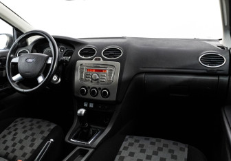 Подержанный автомобиль Ford Focus Wagon 2007 года (9 фото)