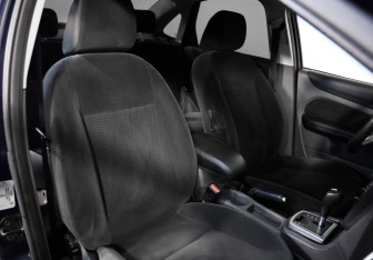 Подержанный автомобиль Ford Focus Sedan 2007 года (17 фото)