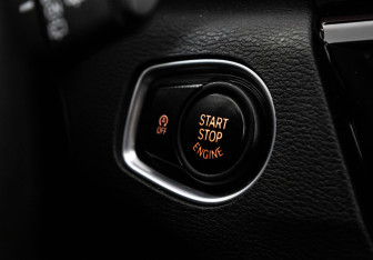 Подержанный автомобиль BMW X1 2017 года (18 фото)