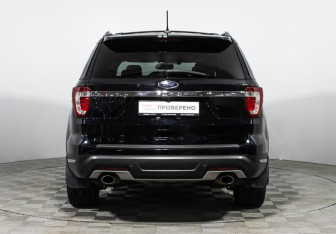 Подержанный автомобиль Ford Explorer 2018 года (6 фото)